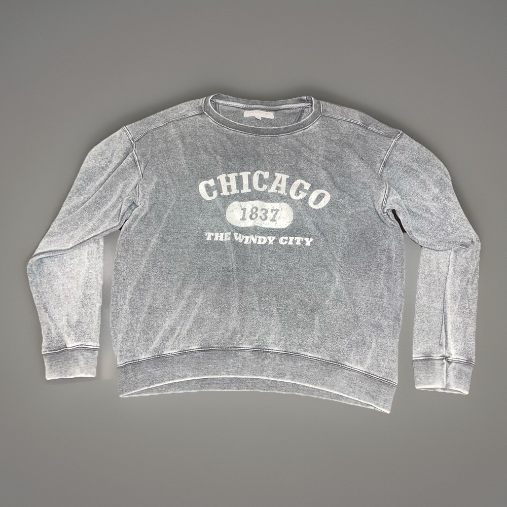 Vineyard Crew Chicago Windy City Distressed Styled Grey Shirt Womens Size Medium